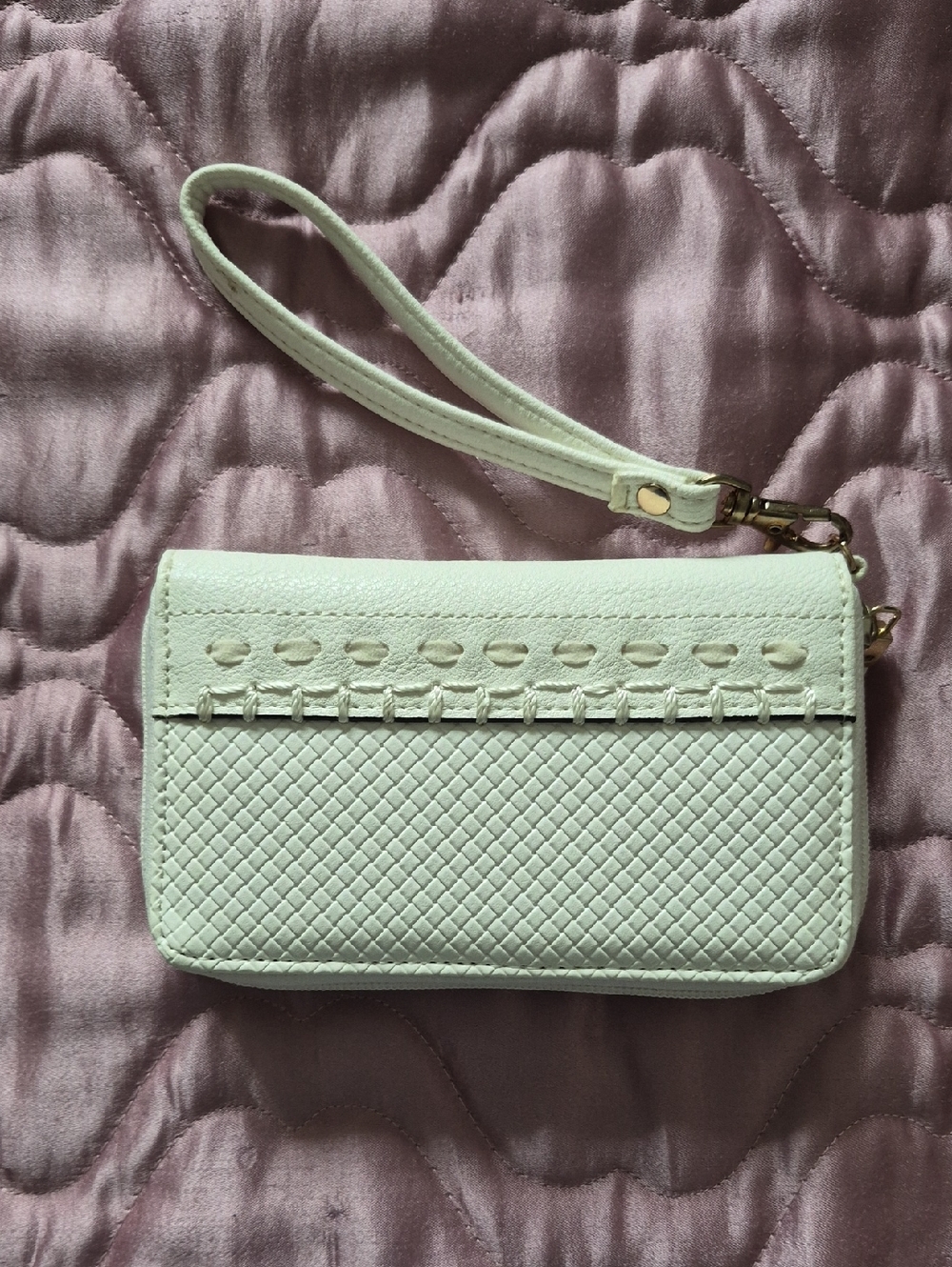 Women’s White Wristlet Clutch with Textured Weave